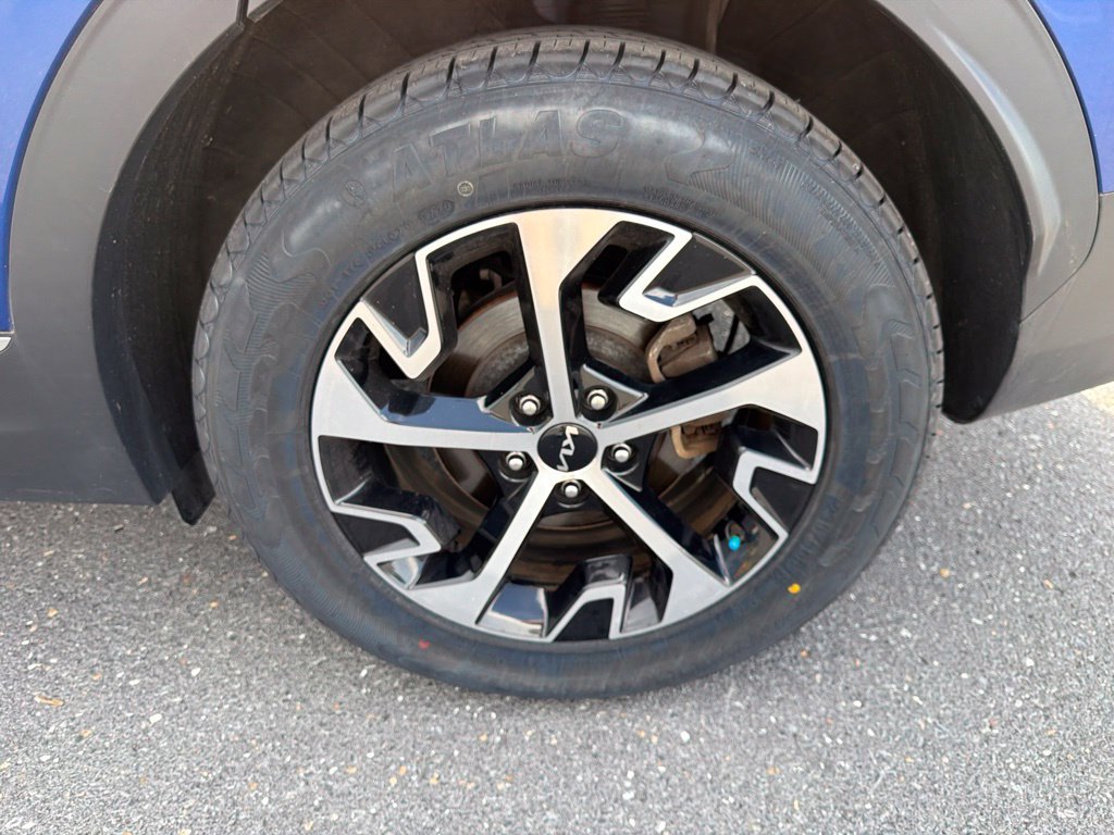 Used 2023 Kia Sportage EX AWD/4WD image 12