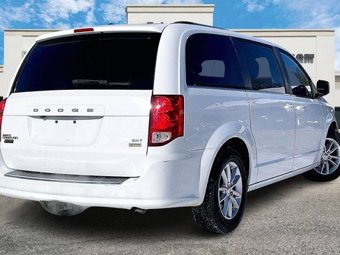 Used 2018 Dodge Grand Caravan SXT image 2