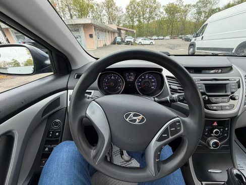Used 2015 Hyundai Elantra SE FWD image 23