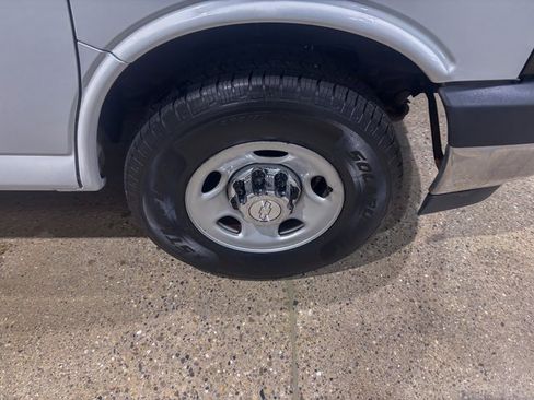 Used 2019 Chevrolet Express 3500 LT w/ LT Preferred Equipment Group image 13
