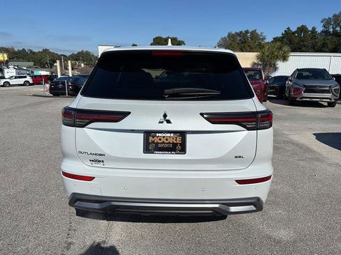 New 2025 Mitsubishi Outlander SEL image 5