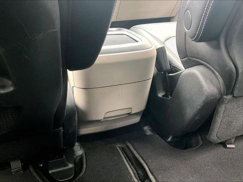 Used 2024 Chrysler Pacifica Touring-L FWD image 34