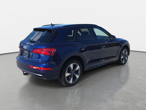 Used 2020 Audi Q5 2.0T Premium w/ Titanium Sport Package image 4