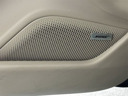 Used 2022 Porsche Taycan image 15