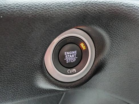 Used 2025 Chrysler Pacifica Select FWD image 68