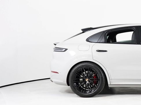 Used 2026 Porsche Cayenne GTS AWD/4WD image 14