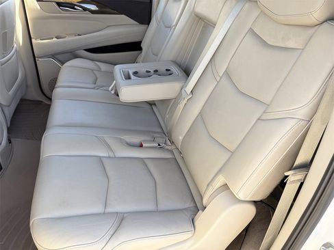 Used 2018 Cadillac Escalade ESV Luxury image 17