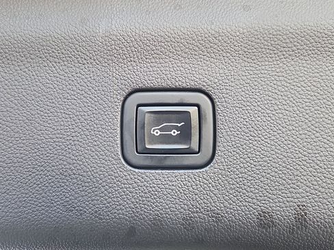 Used 2022 Buick Enclave Premium w/ Experience Buick Package image 18