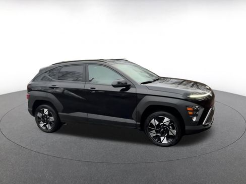 Used 2025 Hyundai Kona SEL image 2