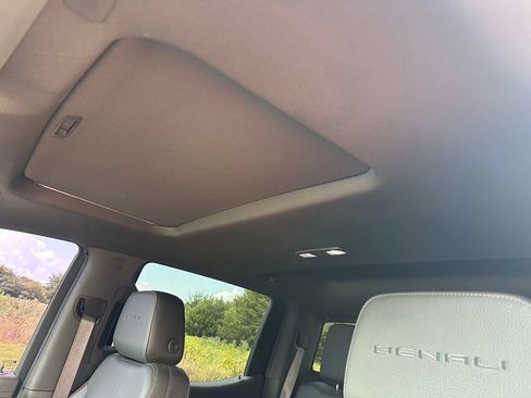 Used 2021 GMC Sierra 1500 Denali w/ Denali Ultimate Package AWD/4WD image 27
