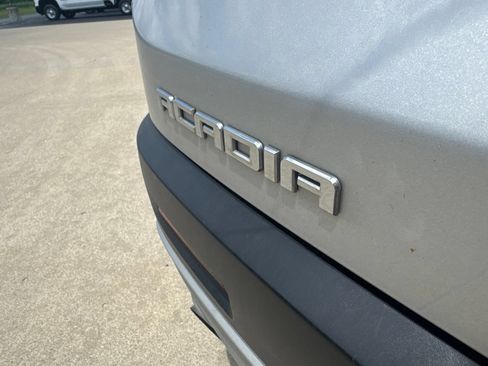 Used 2018 GMC Acadia SLE FWD image 10