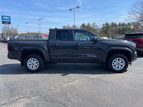 Used 2024 Toyota Tacoma SR5 AWD/4WD image 9