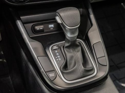 Used 2025 Kia Soul LX w/ LX Technology Package FWD image 19