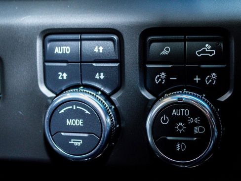 Used 2024 GMC Sierra 1500 AT4 w/ Technology Package image 15