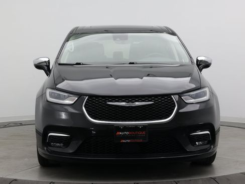 Used 2023 Chrysler Pacifica Limited FWD image 2