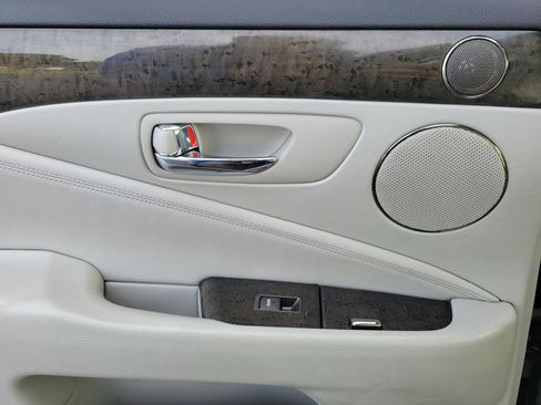 Used 2011 Lexus LS 460 AWD w/ Luxury Value Edition image 12