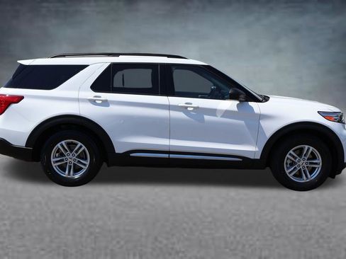 Used 2023 Ford Explorer XLT w/ Equipment Group 202A RWD image 2
