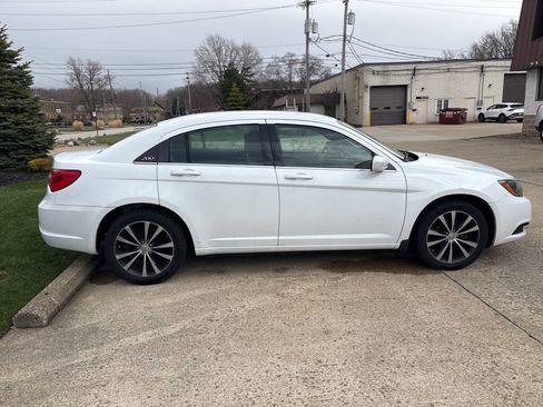 Used 2013 Chrysler 200 Touring w/ S Exterior Appearance Pkg FWD image 8