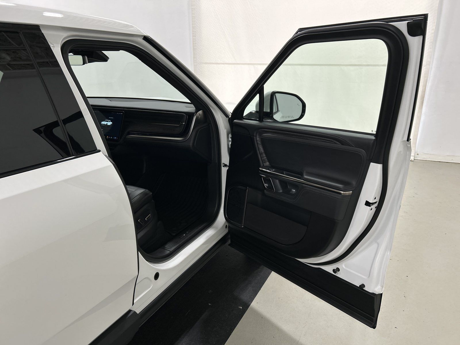 Used 2022 Rivian R1T Adventure AWD/4WD image 18