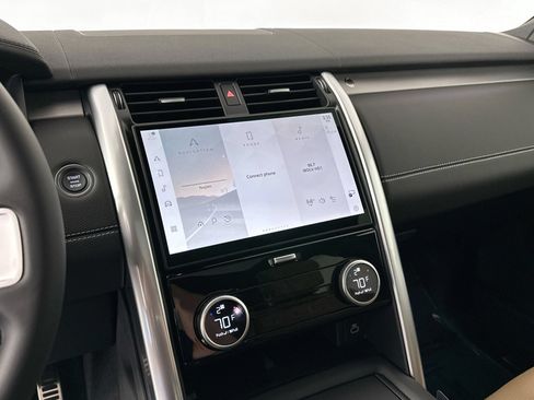 Used 2025 Land Rover Discovery Dynamic SE AWD/4WD image 12