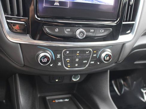 Used 2022 Chevrolet Traverse LT AWD/4WD image 16
