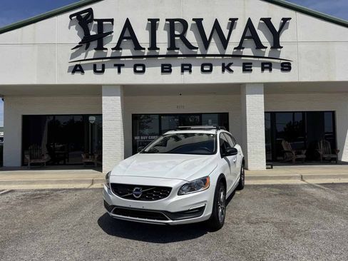 Used 2018 Volvo V60 T5 Cross Country AWD/4WD image 37