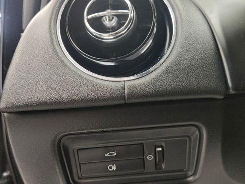 Used 2016 Jaguar XJ image 45