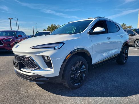 Used 2024 Buick Encore GX Sport Touring image 4