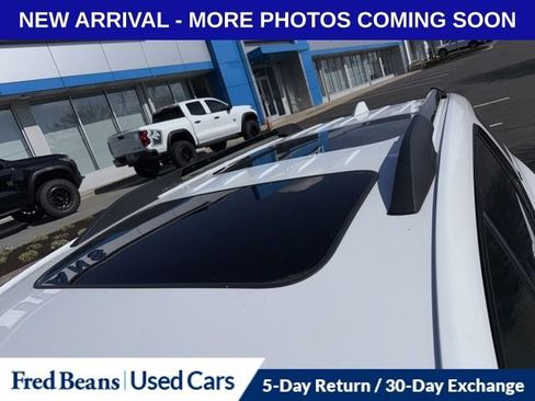 Used 2023 GMC Acadia SLT w/ Elevation Edition image 11