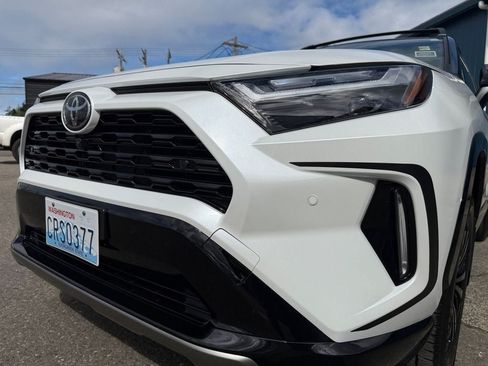 Used 2025 Toyota RAV4 XSE w/ Advanced Technology Package AWD/4WD image 33