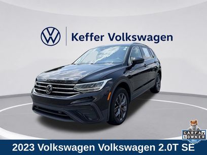 Used 2023 Volkswagen Tiguan SE w/ Panoramic Sunroof Package