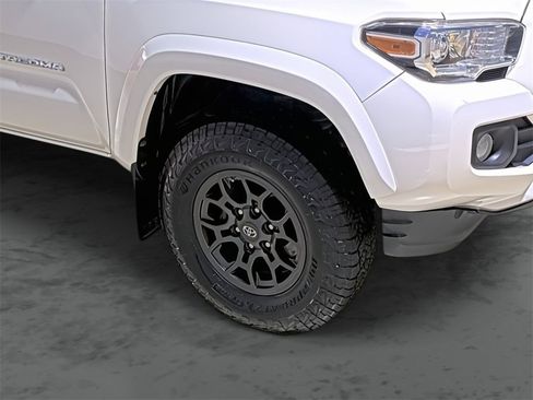 Used 2018 Toyota Tacoma SR5 image 14