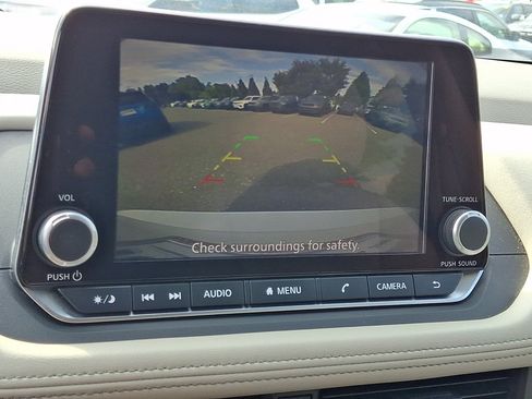 Used 2025 Nissan Rogue SV AWD/4WD image 30