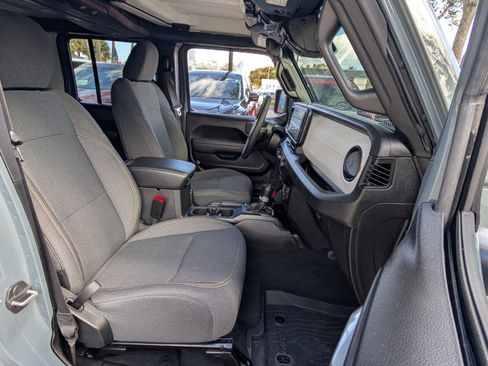 Used 2025 Jeep Wrangler Willys image 17
