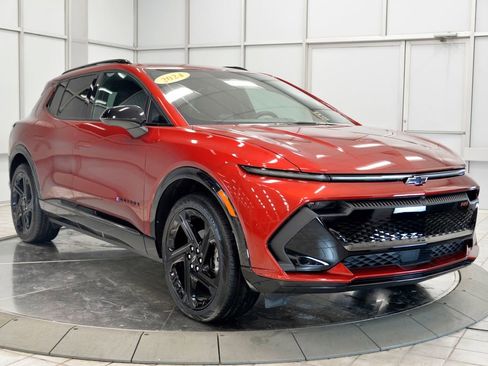 Used 2024 Chevrolet Equinox EV RS image 2