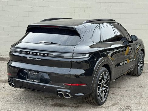 Used 2024 Porsche Cayenne Turbo image 17