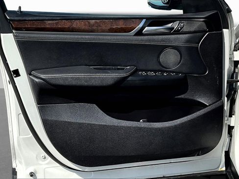 Used 2017 BMW X3 sDrive28i image 17