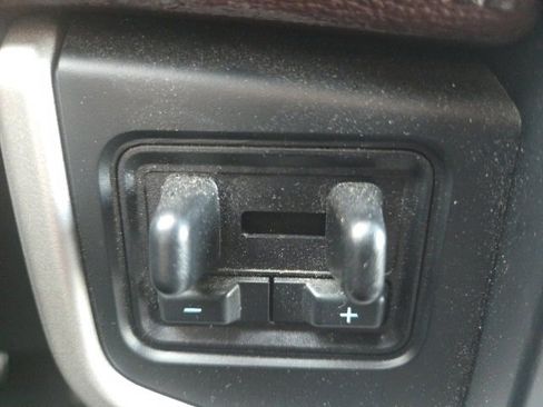 Used 2023 Ford Expedition Limited image 32