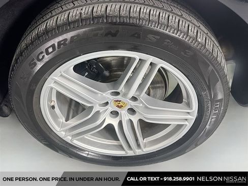 Used 2017 Porsche Macan image 33