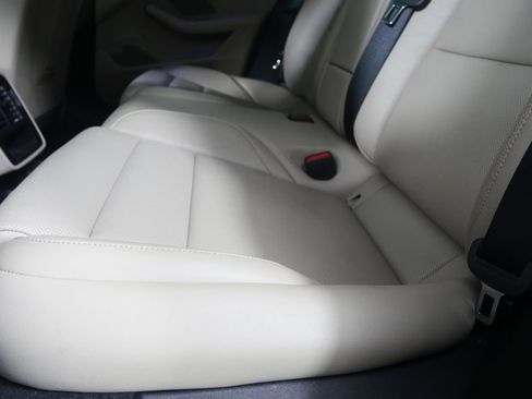 Used 2022 Porsche Taycan image 18