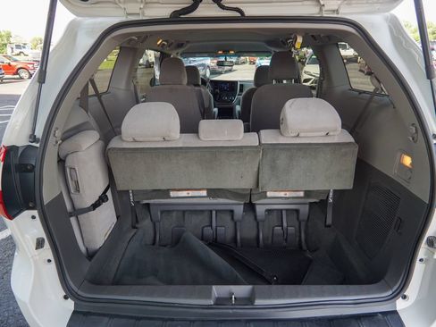 Used 2017 Toyota Sienna LE FWD image 9