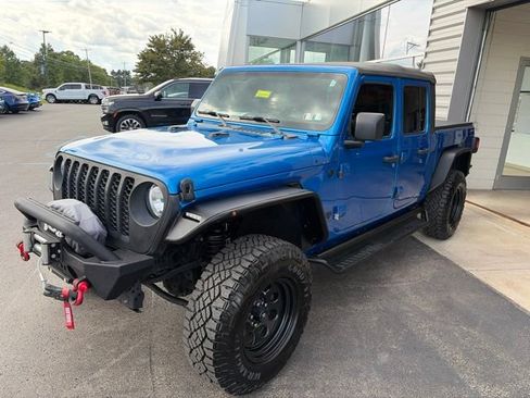 Used 2022 Jeep Gladiator Sport AWD/4WD image 2