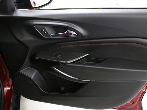 Used 2024 Chevrolet Trax RS w/ Sunroof Package FWD image 29