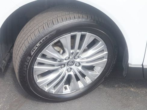 Used 2023 Toyota Venza Limited AWD/4WD image 38