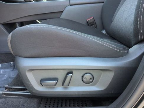 Used 2024 Nissan Rogue SV FWD image 19