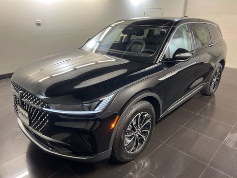 New 2026 Lincoln Nautilus Premier image 3