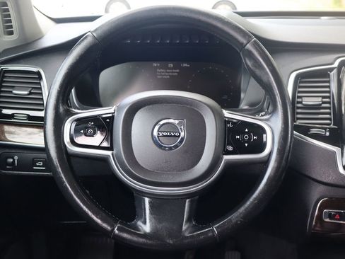 Used 2017 Volvo XC90 T6 Momentum w/ Vision Package AWD/4WD image 18