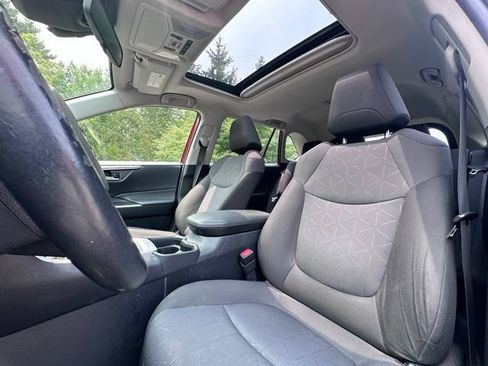 Used 2019 Toyota RAV4 XLE w/ Convenience Package AWD/4WD image 12