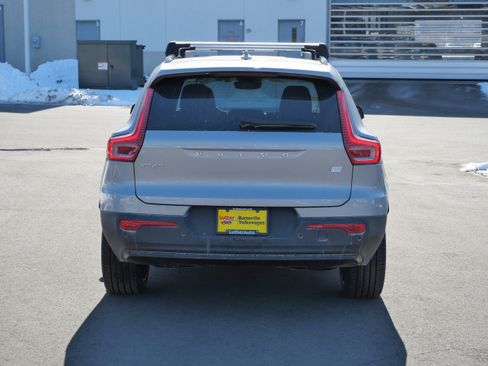 Used 2023 Volvo XC40 Recharge Ultimate image 6