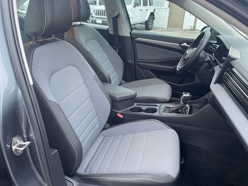 Used 2025 Volkswagen Jetta SE image 35